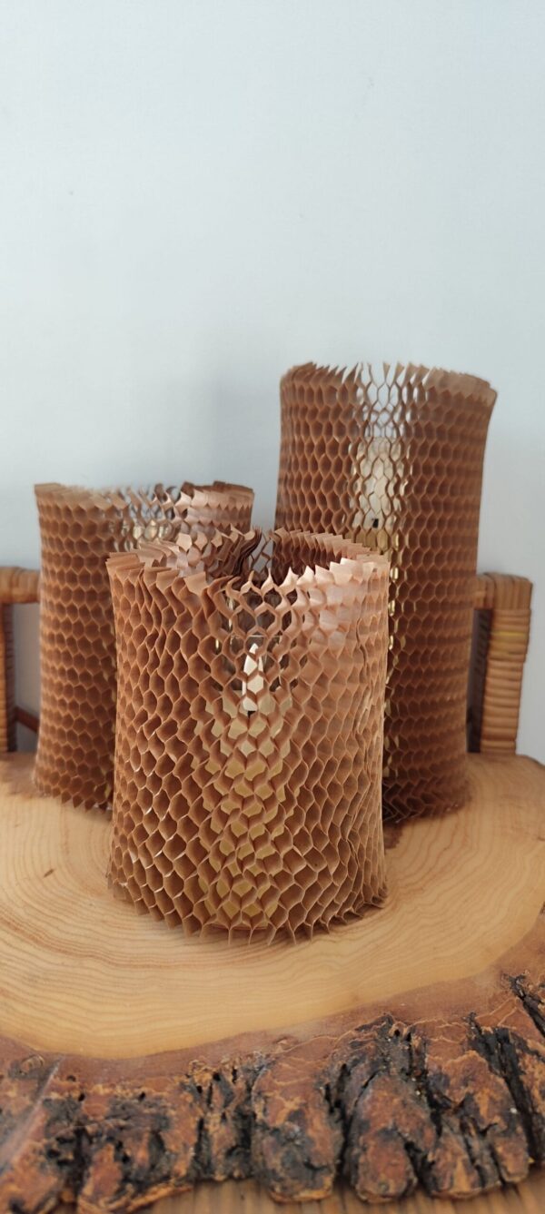 Rękaw papierowy honeycomb do zabezpieczania butelki – ekologiczne opakowanie do wysyłki i na prezent