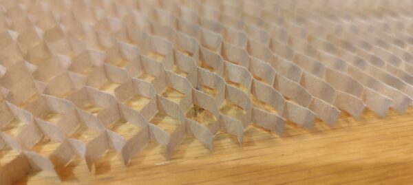 Papier honeycomb 3D do zabezpieczania produktów – ekologiczne opakowanie ochronne z papieru